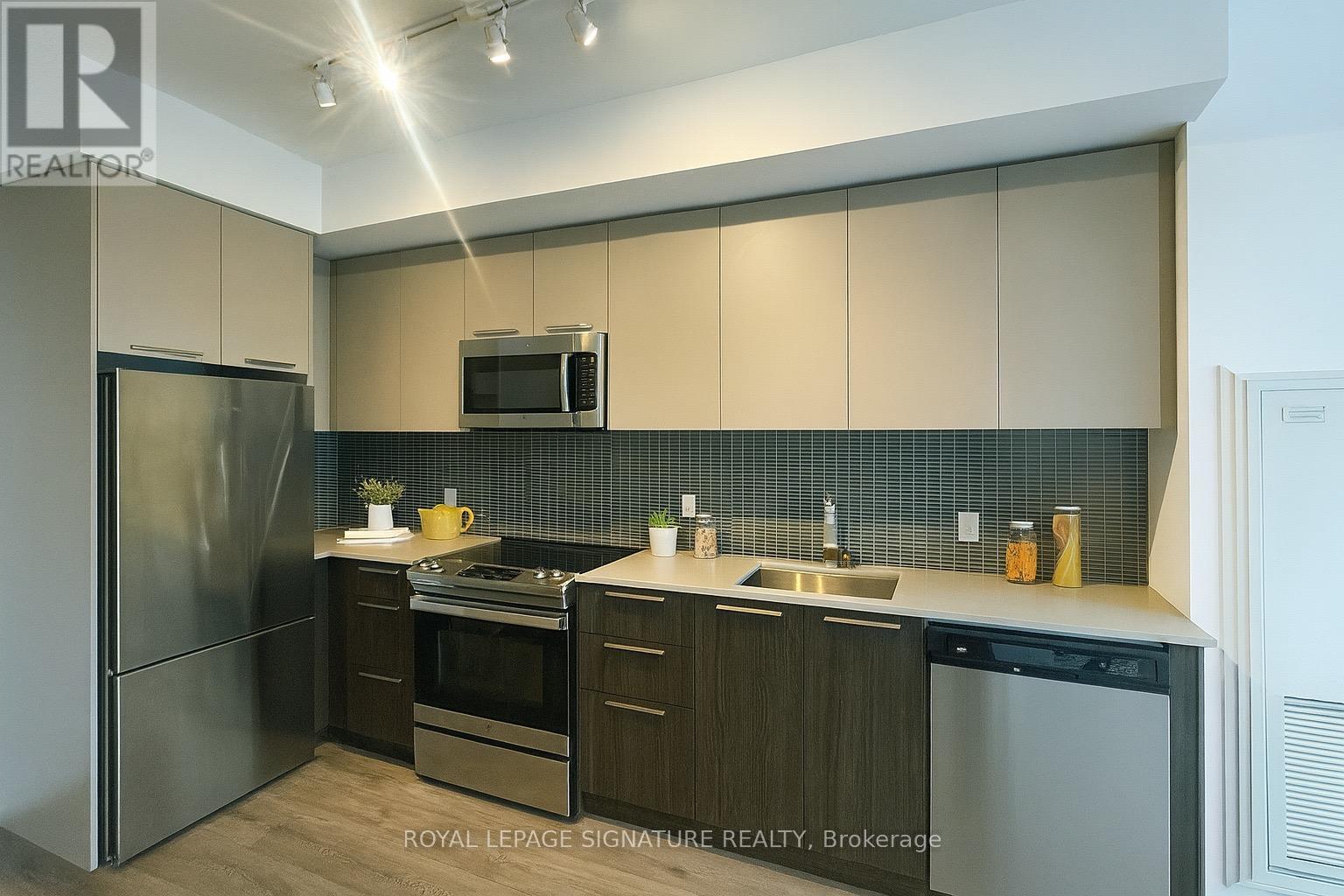 602 - 4208 Dundas Street W, Toronto, Ontario  M8X 0B1 - Photo 2 - W12598024