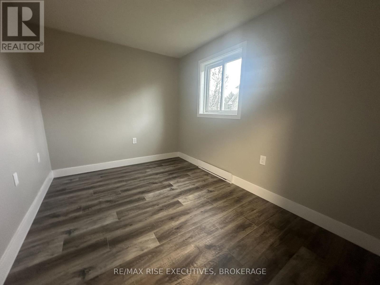 2 - 565 Emma Street, Gananoque, Ontario K7G 2Y6 - Photo 4 - X12598414