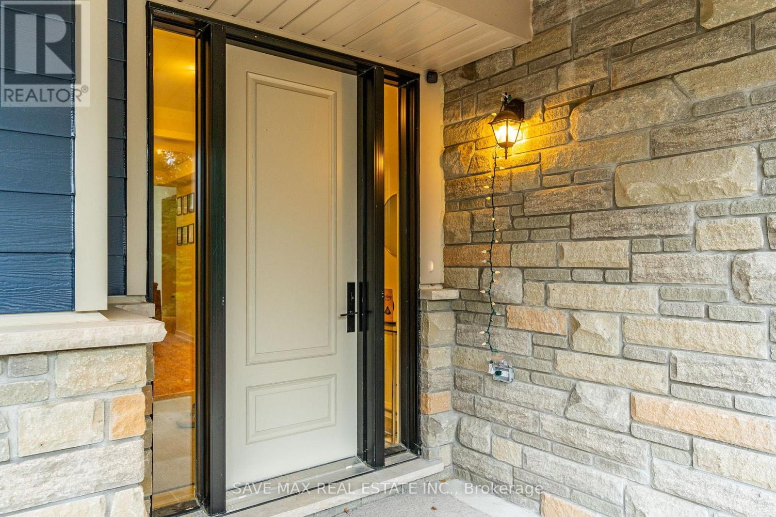 1049 Greensview Drive, Lake Of Bays, Ontario  P1H 0K1 - Photo 3 - X12598162