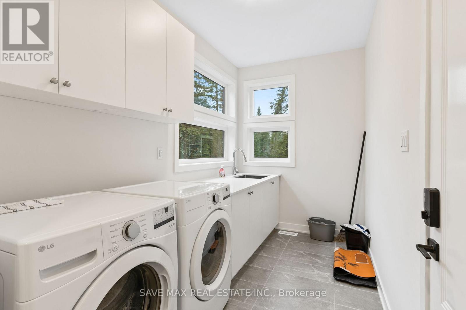 1049 Greensview Drive, Lake Of Bays, Ontario  P1H 0K1 - Photo 7 - X12598162