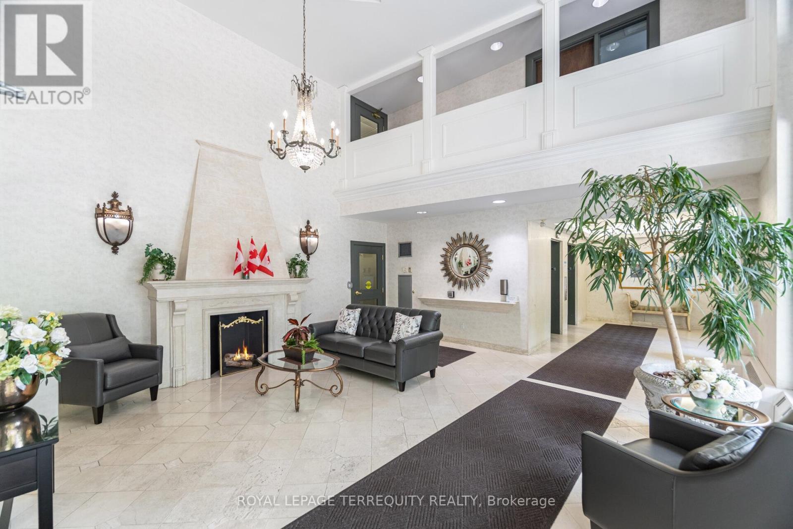 204 - 77 Governors Road, Hamilton, Ontario  L9H 7N8 - Photo 3 - X12598278