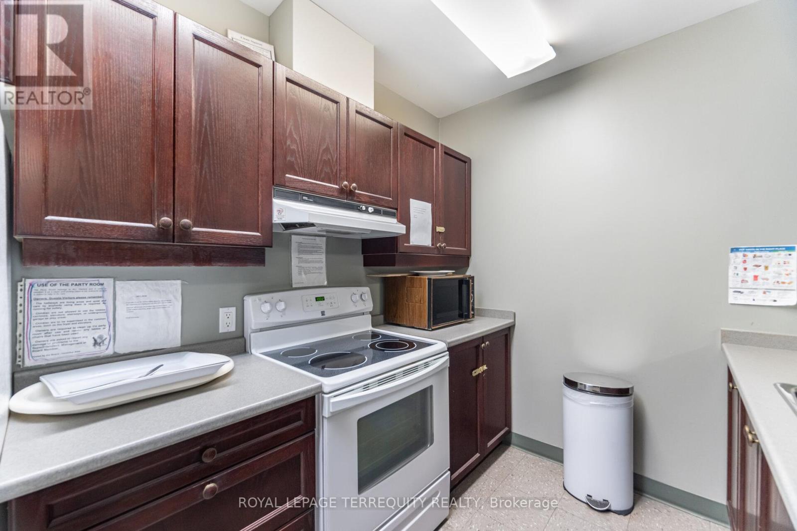 204 - 77 Governors Road, Hamilton, Ontario  L9H 7N8 - Photo 37 - X12598278