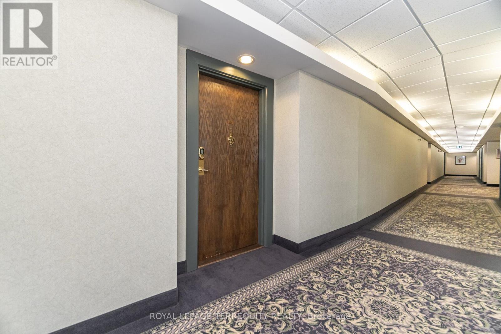 204 - 77 Governors Road, Hamilton, Ontario  L9H 7N8 - Photo 4 - X12598278