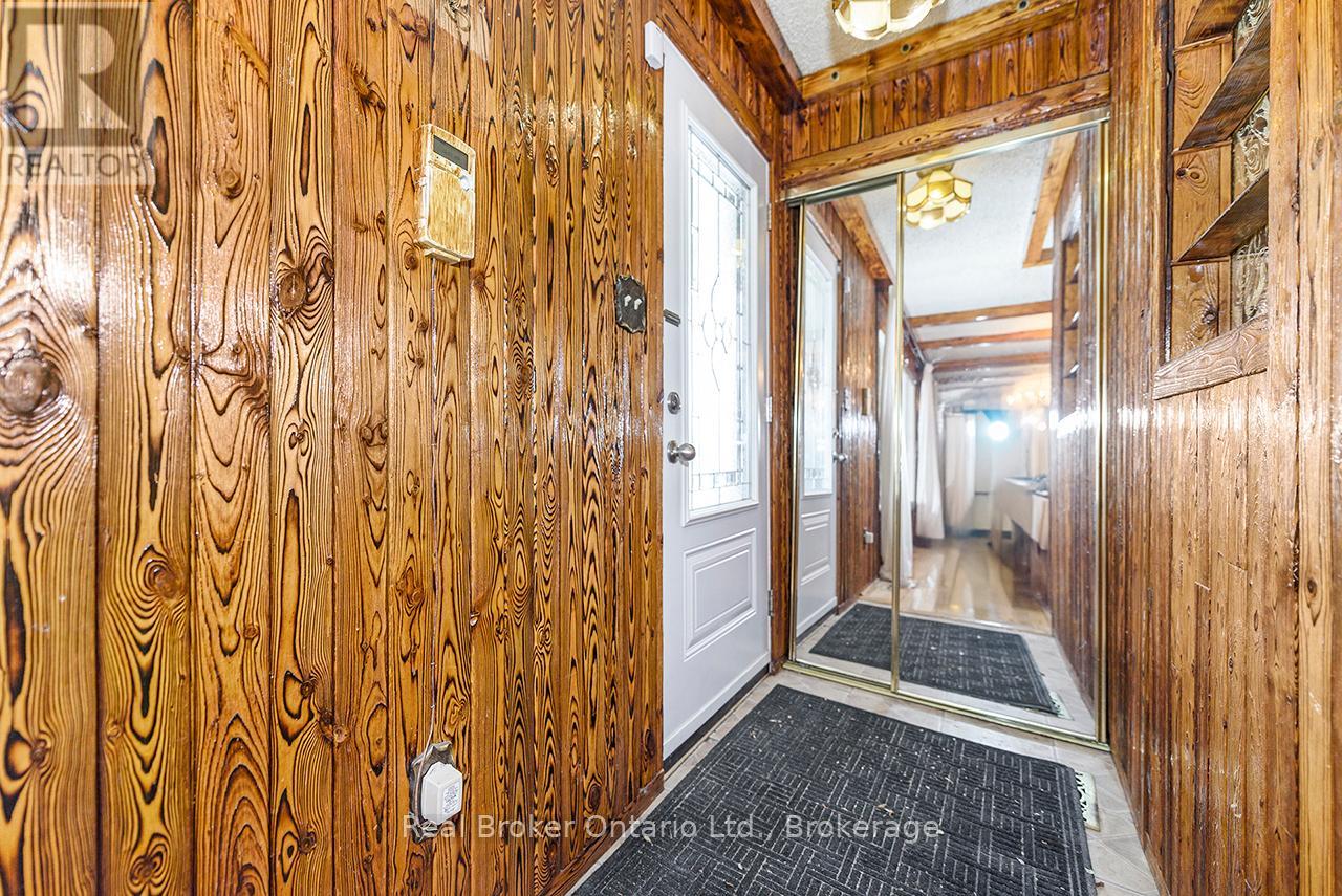 58 Eastvale Place, Hamilton, Ontario  L8H 1P1 - Photo 4 - X12598426