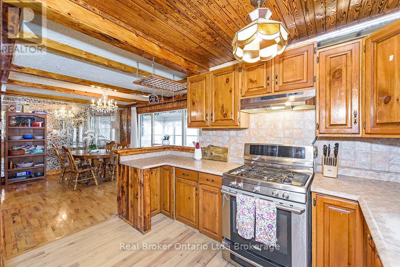 58 Eastvale Place, Hamilton, Ontario  L8H 1P1 - Photo 9 - X12598426