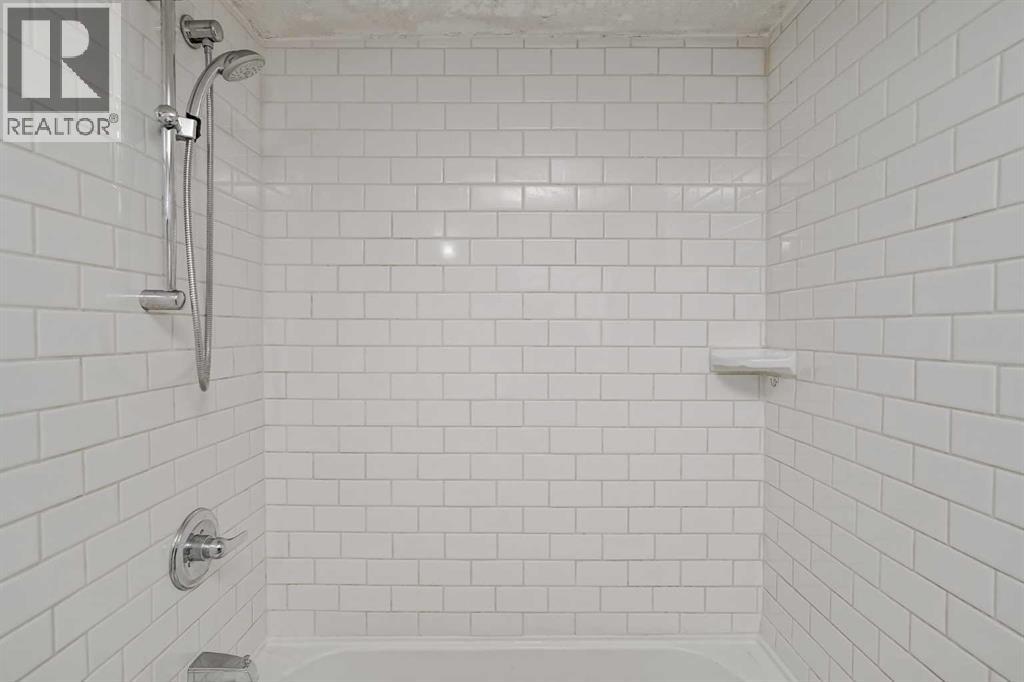 72 Strathcona Crescent, Calgary, Alberta T3H 1L1 - Photo 22 - A2263280