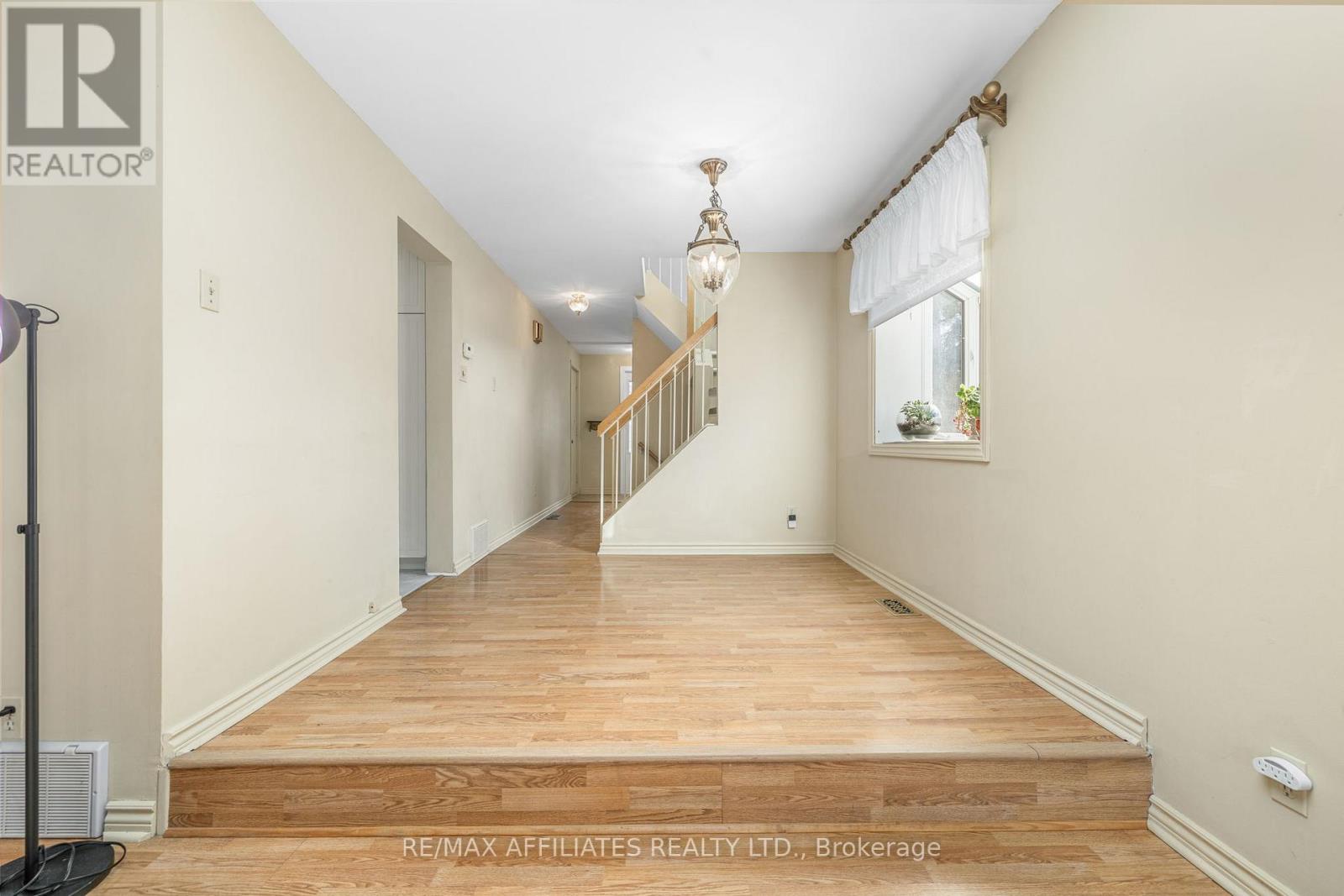 2 Shadow Court, Ottawa, Ontario  K2H 9E4 - Photo 12 - X12598314