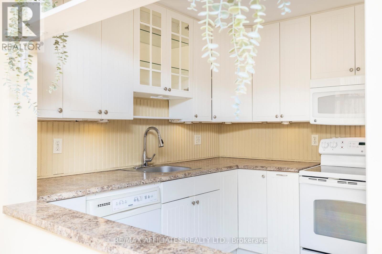 2 Shadow Court, Ottawa, Ontario  K2H 9E4 - Photo 15 - X12598314