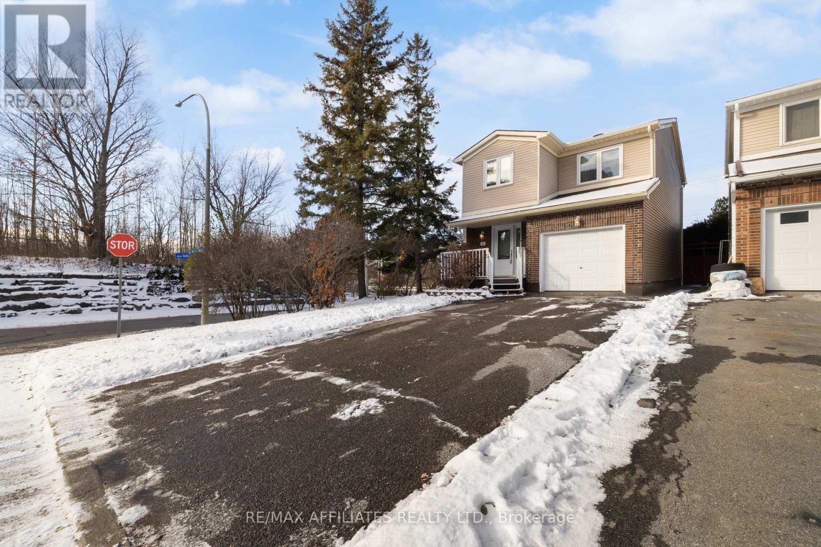 2 Shadow Court, Ottawa, Ontario  K2H 9E4 - Photo 2 - X12598314