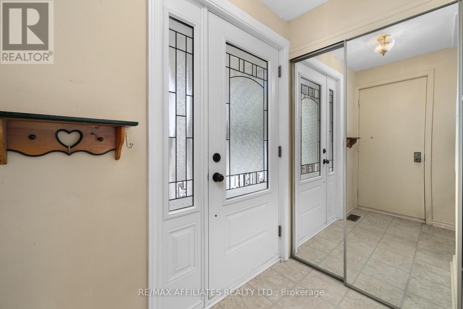 2 Shadow Court, Ottawa, Ontario  K2H 9E4 - Photo 3 - X12598314