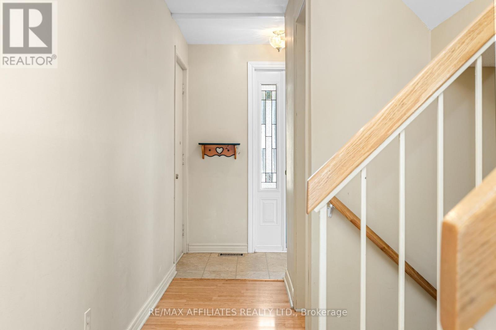 2 Shadow Court, Ottawa, Ontario  K2H 9E4 - Photo 4 - X12598314