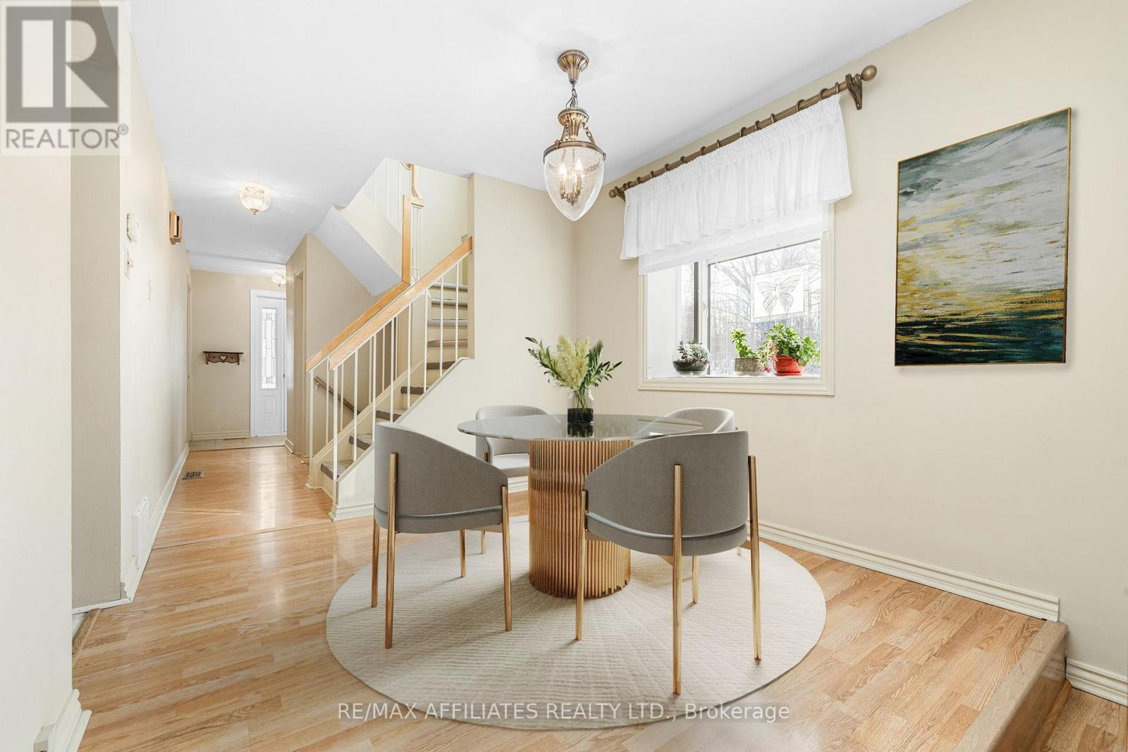 2 Shadow Court, Ottawa, Ontario  K2H 9E4 - Photo 5 - X12598314