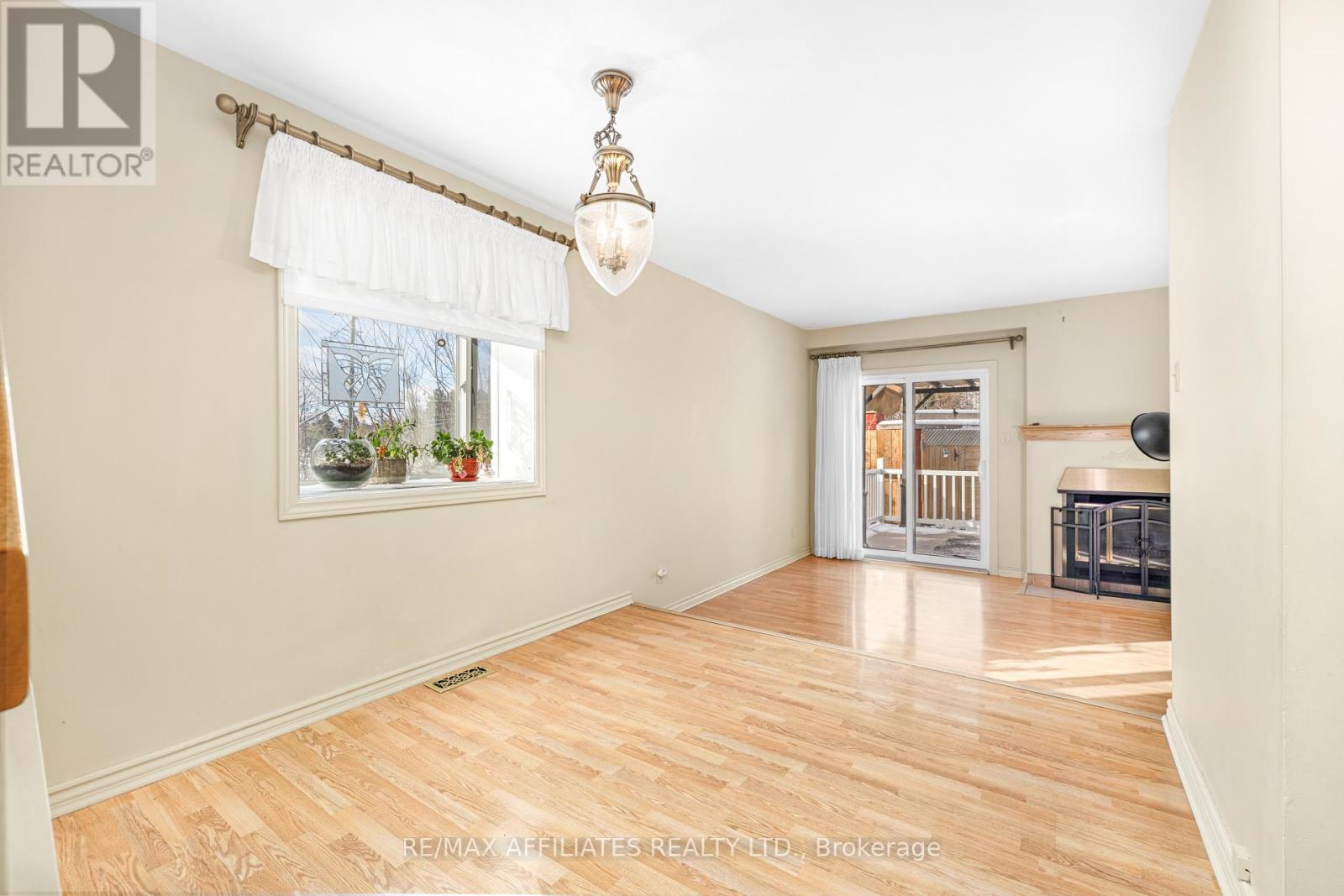 2 Shadow Court, Ottawa, Ontario  K2H 9E4 - Photo 6 - X12598314