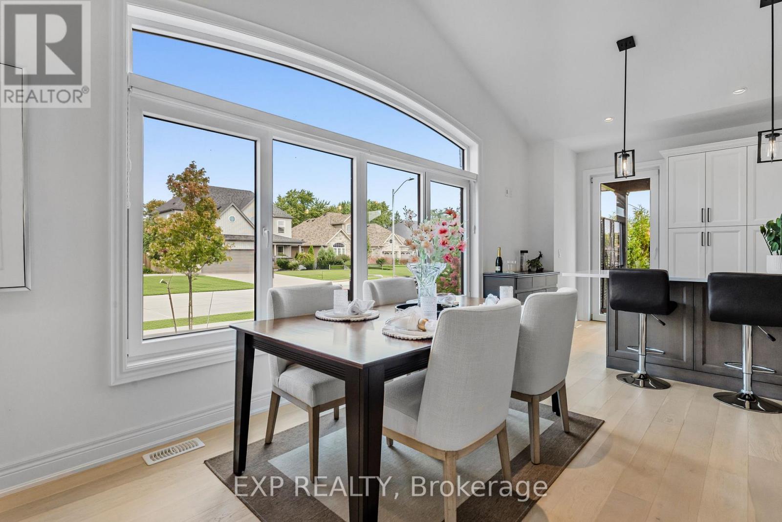 4242 Village Creek Drive, Fort Erie, Ontario L0S 1S0 - Photo 11 - X12598300