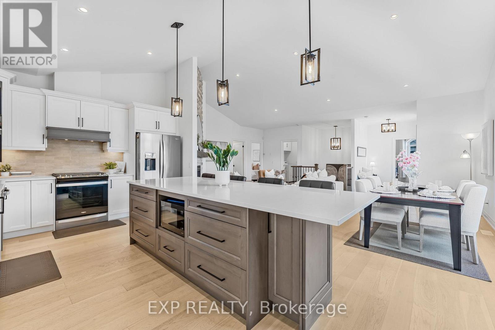 4242 Village Creek Drive, Fort Erie, Ontario L0S 1S0 - Photo 18 - X12598300