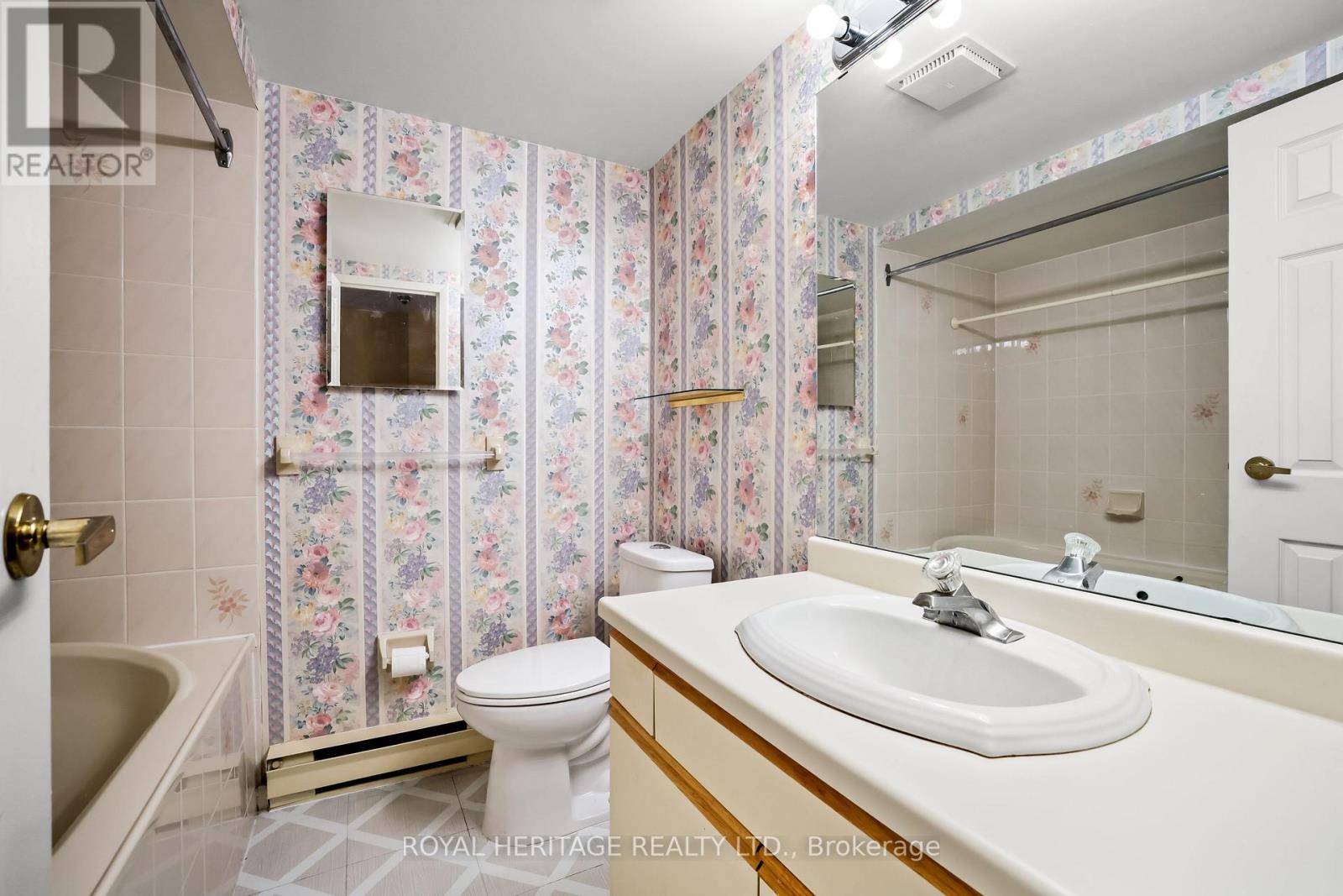 211 - 40 Auburn Street, Peterborough, Ontario  K9H 2G2 - Photo 14 - X12310268