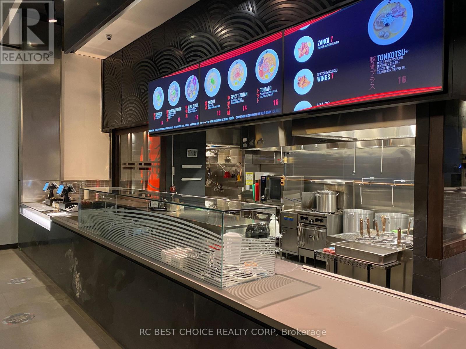 CRU F17 - 220 YONGE STREET, Toronto, Ontario