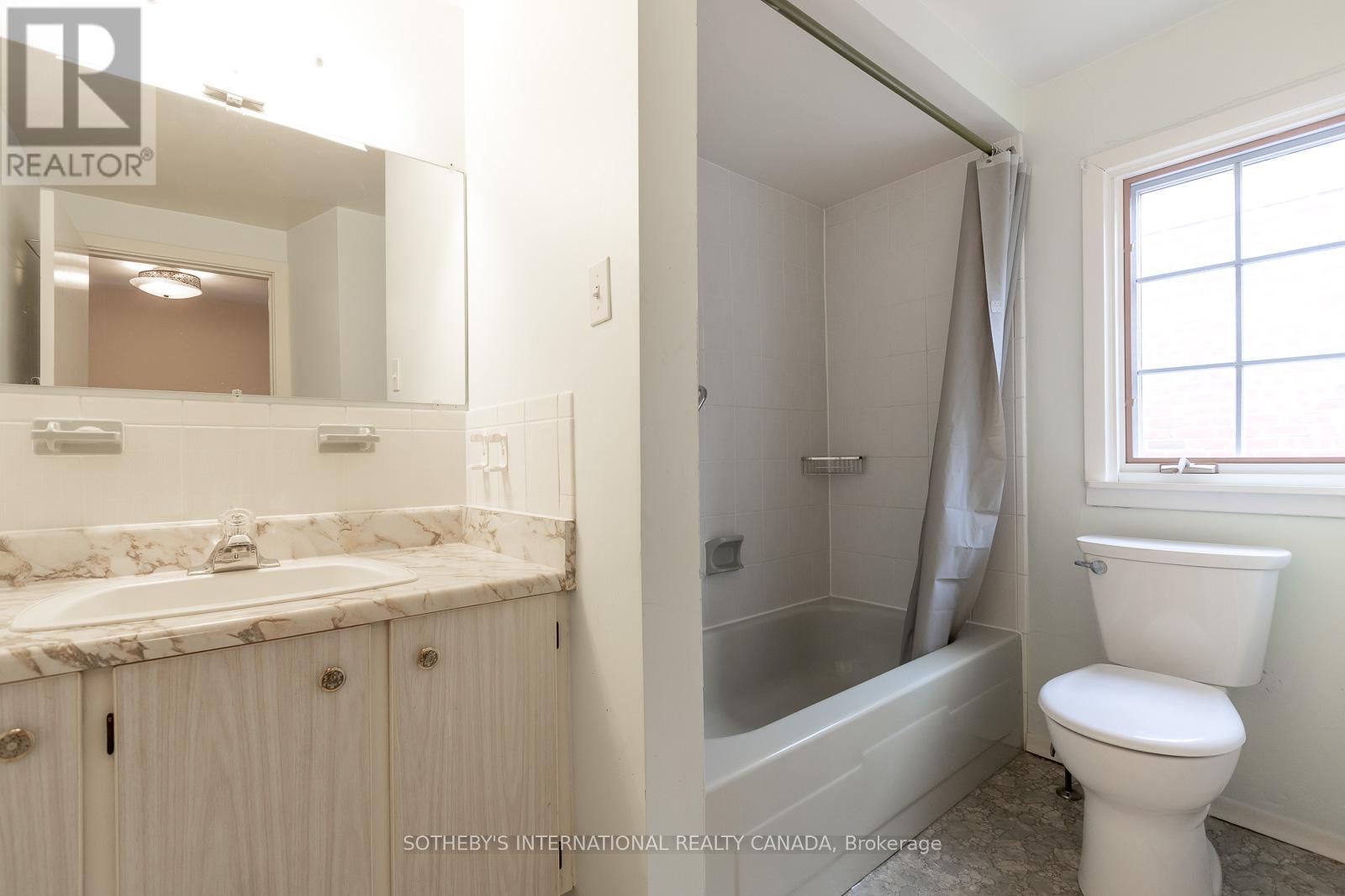 24 Douglas Crescent, Toronto, Ontario  M4W 2E7 - Photo 28 - C12598336