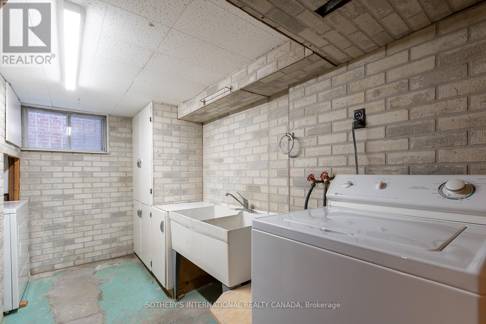 24 Douglas Crescent, Toronto, Ontario  M4W 2E7 - Photo 30 - C12598336