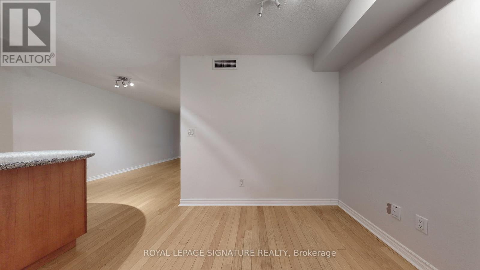 1030 - 250 Wellington Street W, Toronto, Ontario  M5V 3P6 - Photo 10 - C12598402