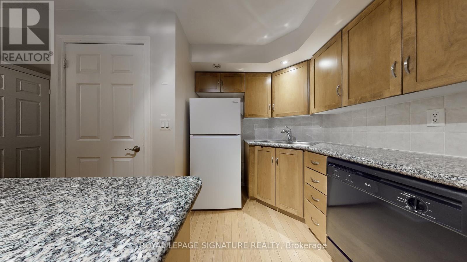 1030 - 250 Wellington Street W, Toronto, Ontario  M5V 3P6 - Photo 8 - C12598402