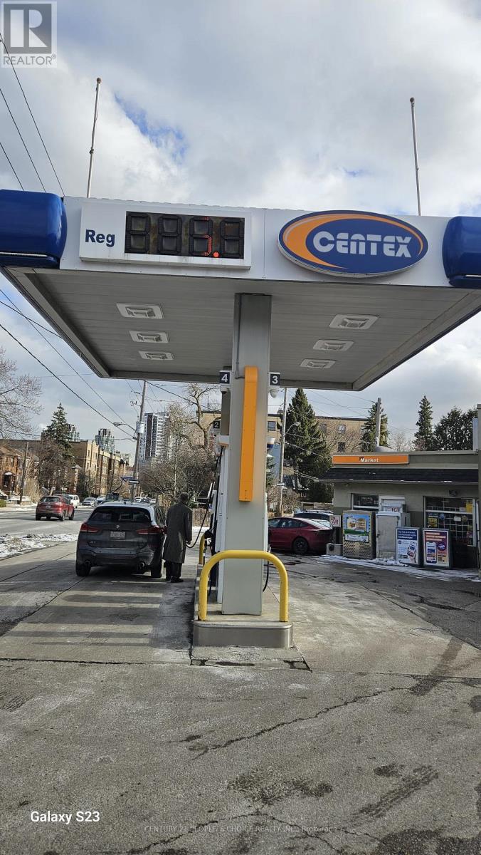 260 Vaughan Road, Toronto, Ontario  M6C 2N1 - Photo 3 - C12598410