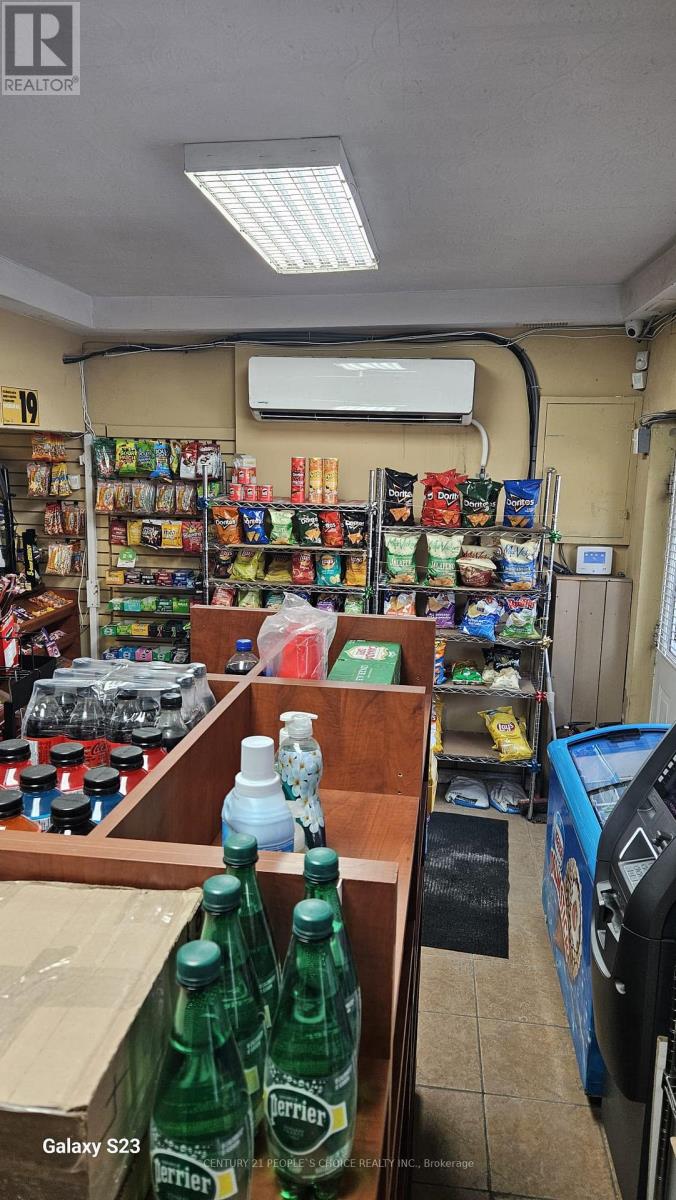 260 Vaughan Road, Toronto, Ontario  M6C 2N1 - Photo 4 - C12598410