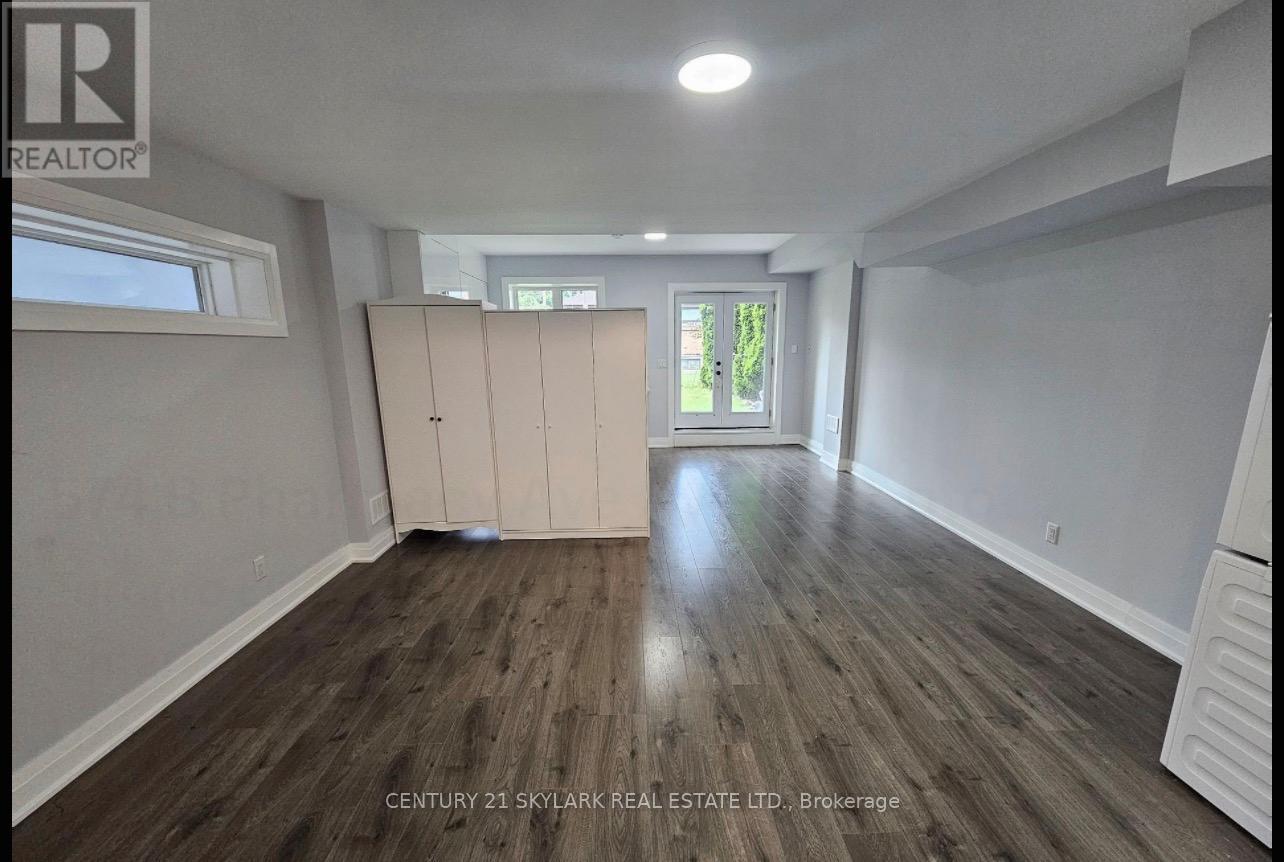 574 B Pharmacy Ave Avenue, Toronto (Clairlea-Birchmount), Ontario  M1L 3G9 - Photo 11 - E12598462