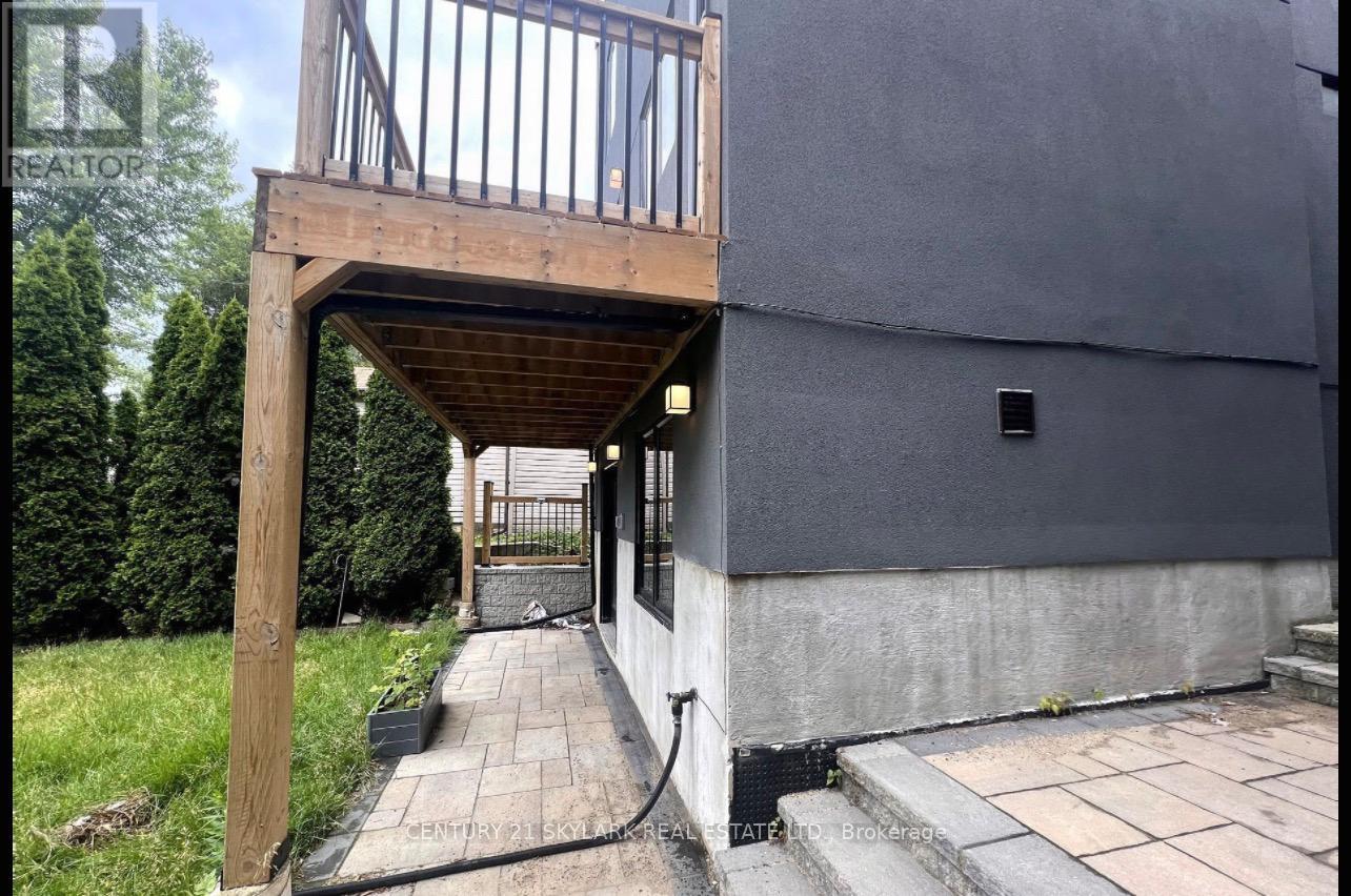 574 B Pharmacy Ave Avenue, Toronto (Clairlea-Birchmount), Ontario  M1L 3G9 - Photo 13 - E12598462