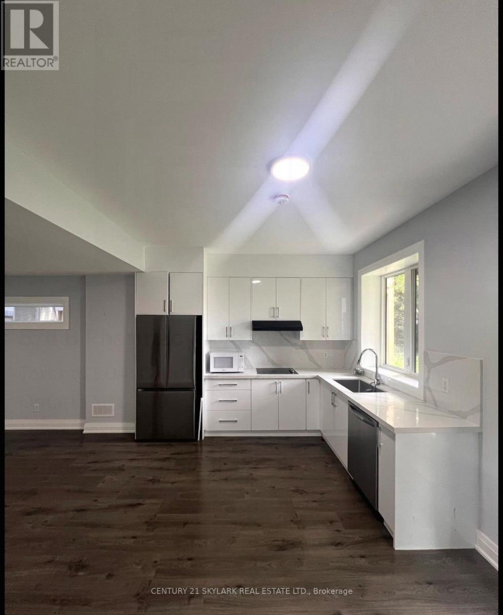 574 B Pharmacy Ave Avenue, Toronto (Clairlea-Birchmount), Ontario  M1L 3G9 - Photo 2 - E12598462