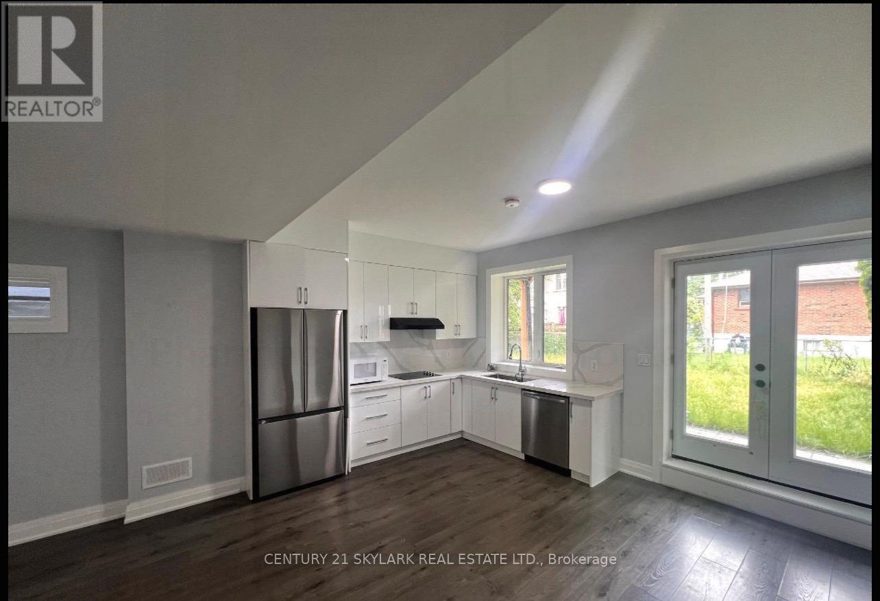 574 B Pharmacy Ave Avenue, Toronto (Clairlea-Birchmount), Ontario  M1L 3G9 - Photo 3 - E12598462