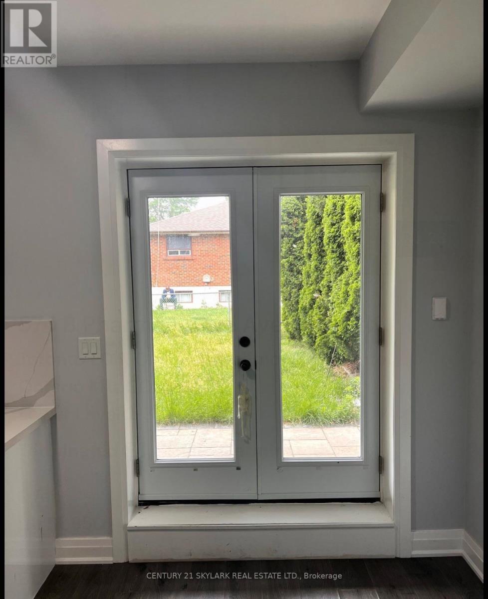 574 B Pharmacy Ave Avenue, Toronto (Clairlea-Birchmount), Ontario  M1L 3G9 - Photo 9 - E12598462