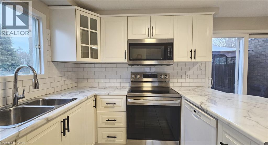 29 Folkstone Crescent, Kitchener, Ontario  N2E 2T1 - Photo 4 - 40790326