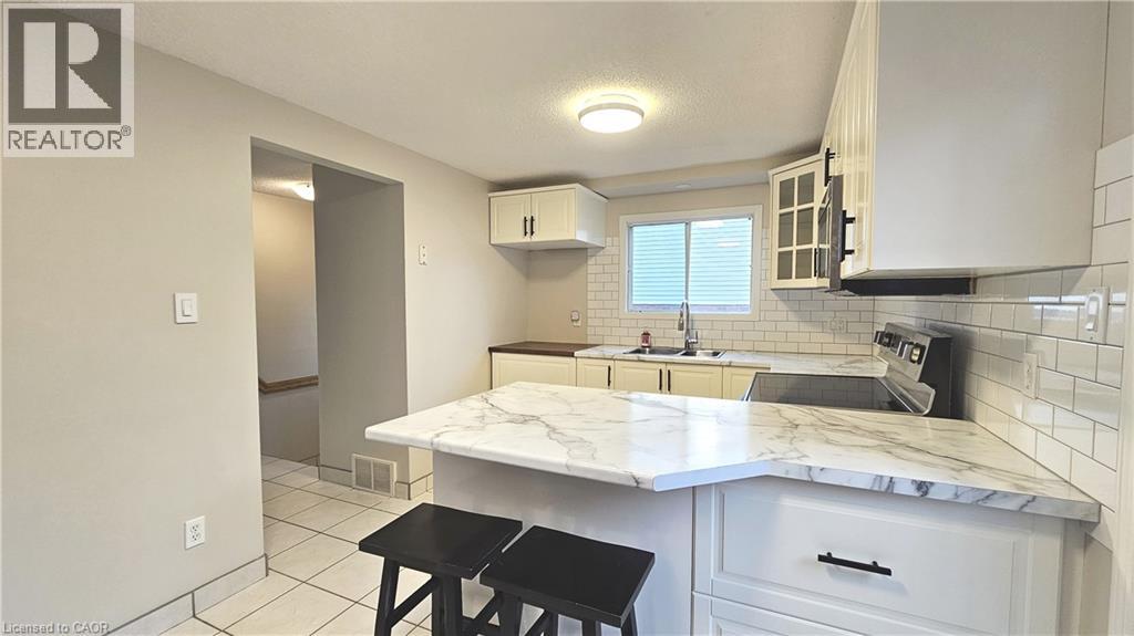 29 Folkstone Crescent, Kitchener, Ontario  N2E 2T1 - Photo 2 - 40790326