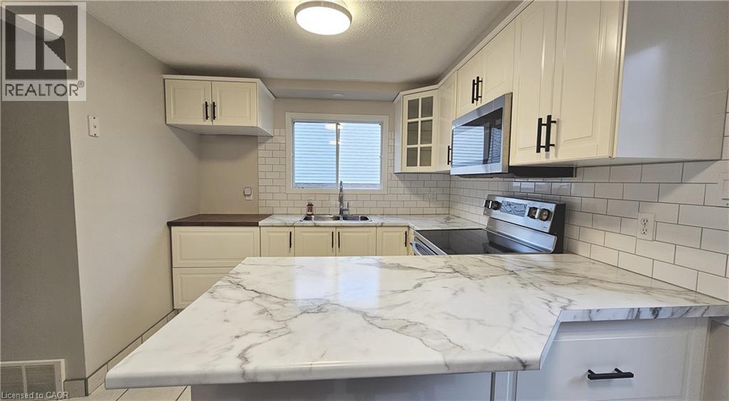 29 Folkstone Crescent, Kitchener, Ontario  N2E 2T1 - Photo 5 - 40790326