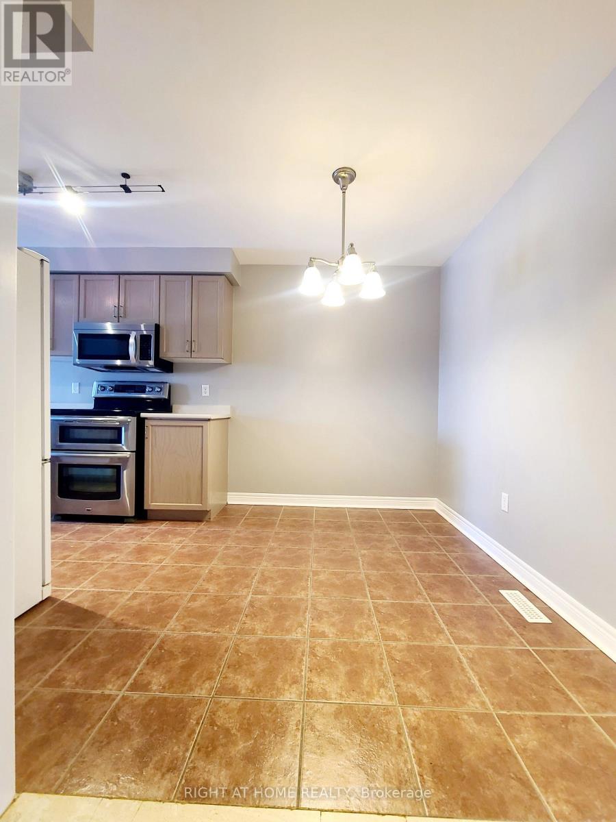 99 Snedden Avenue, Aurora, Ontario  L4G 7K9 - Photo 11 - N12598282