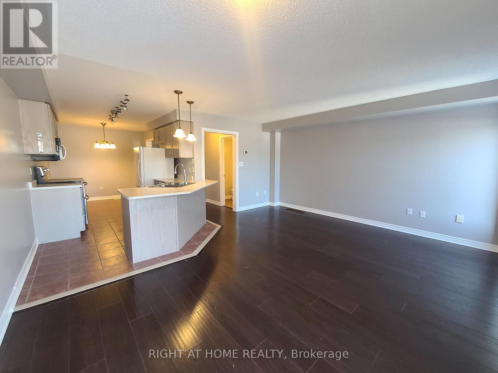 99 Snedden Avenue, Aurora, Ontario  L4G 7K9 - Photo 3 - N12598282