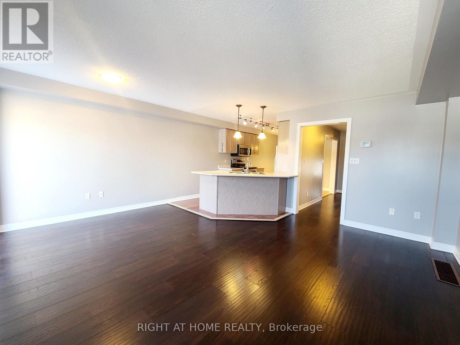 99 Snedden Avenue, Aurora, Ontario  L4G 7K9 - Photo 4 - N12598282