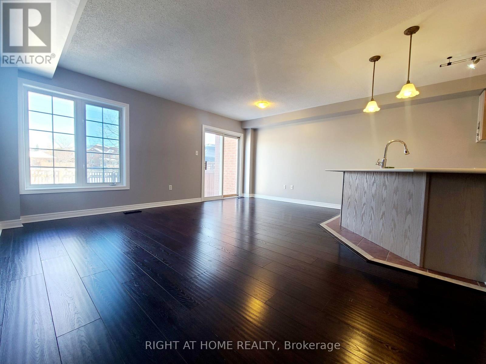 99 Snedden Avenue, Aurora, Ontario  L4G 7K9 - Photo 7 - N12598282