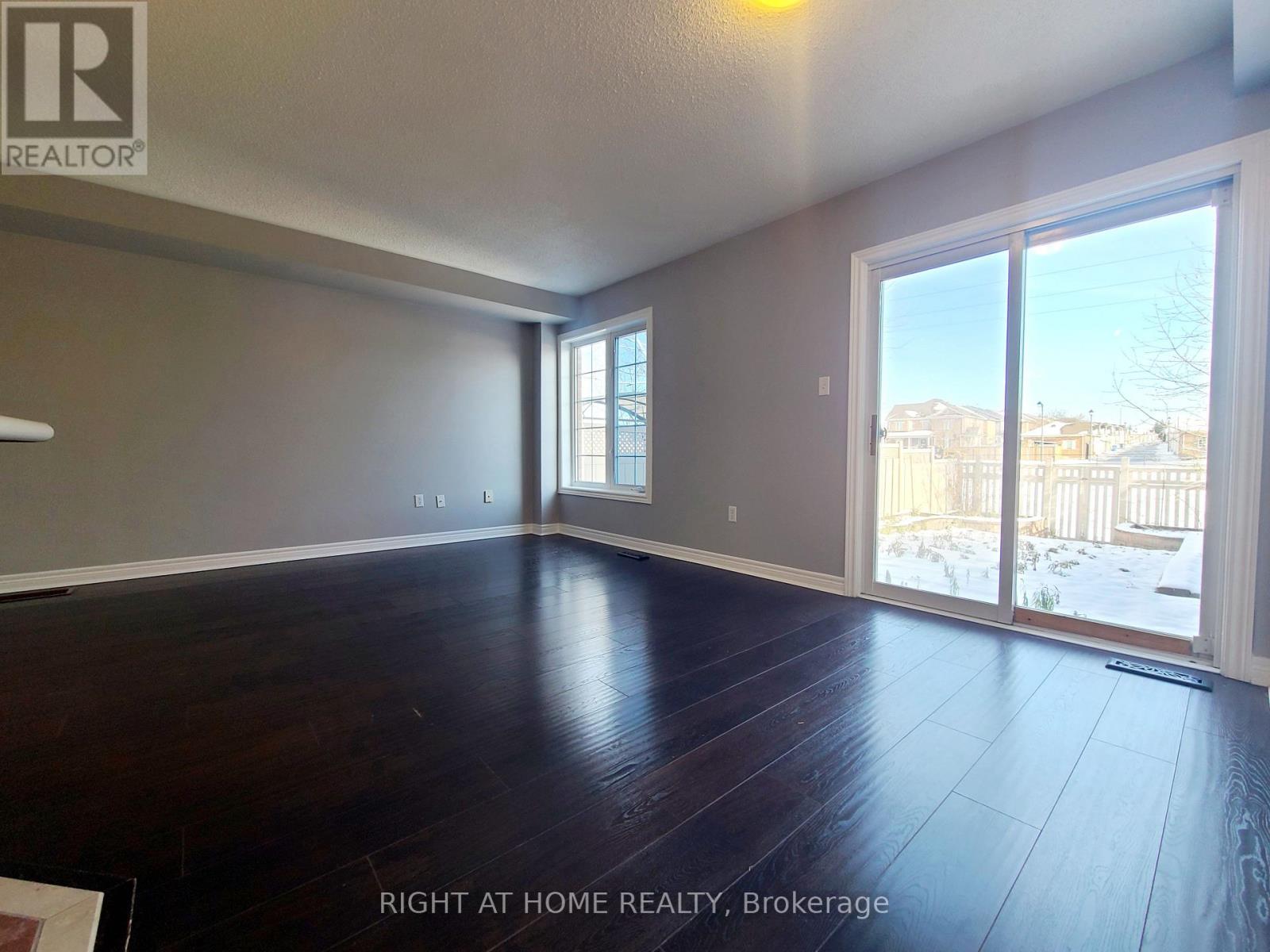 99 Snedden Avenue, Aurora, Ontario  L4G 7K9 - Photo 8 - N12598282