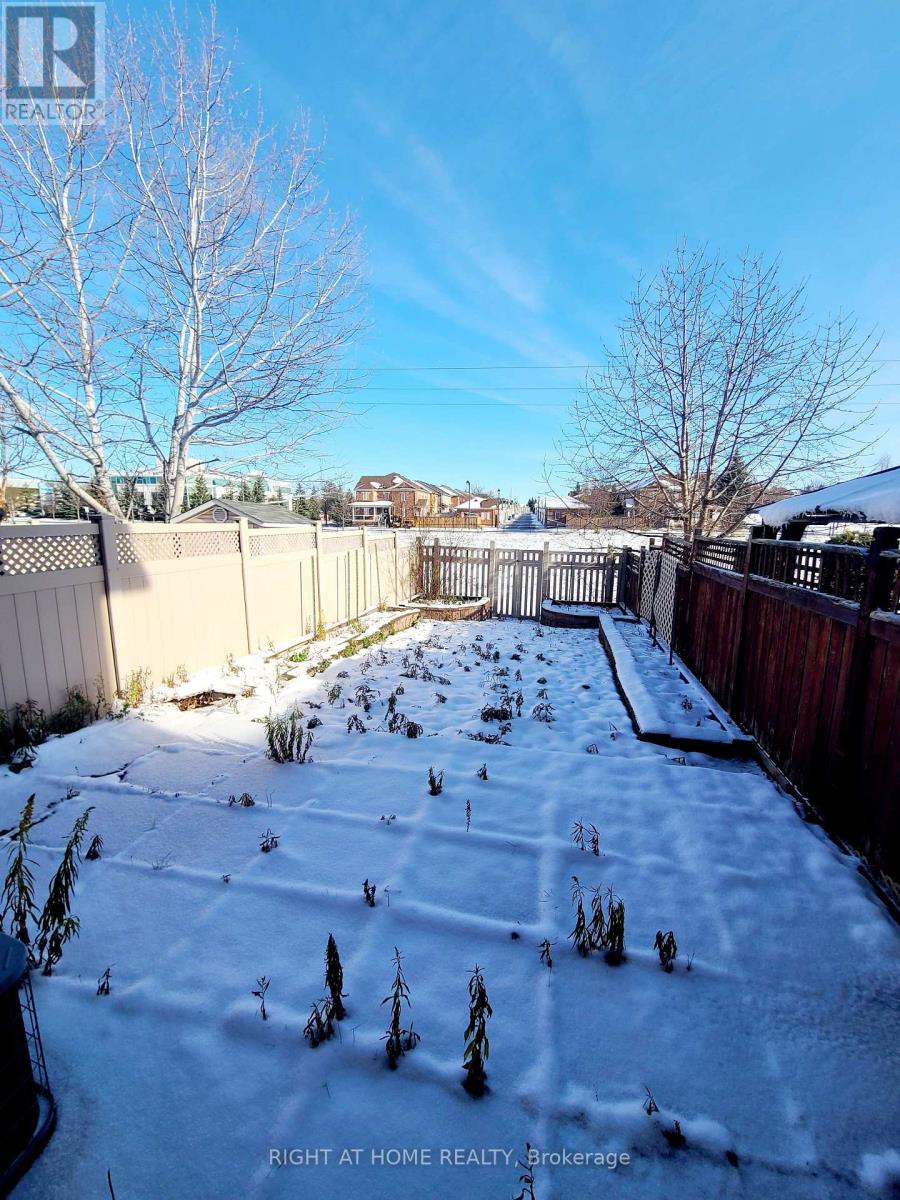 99 Snedden Avenue, Aurora, Ontario  L4G 7K9 - Photo 9 - N12598282