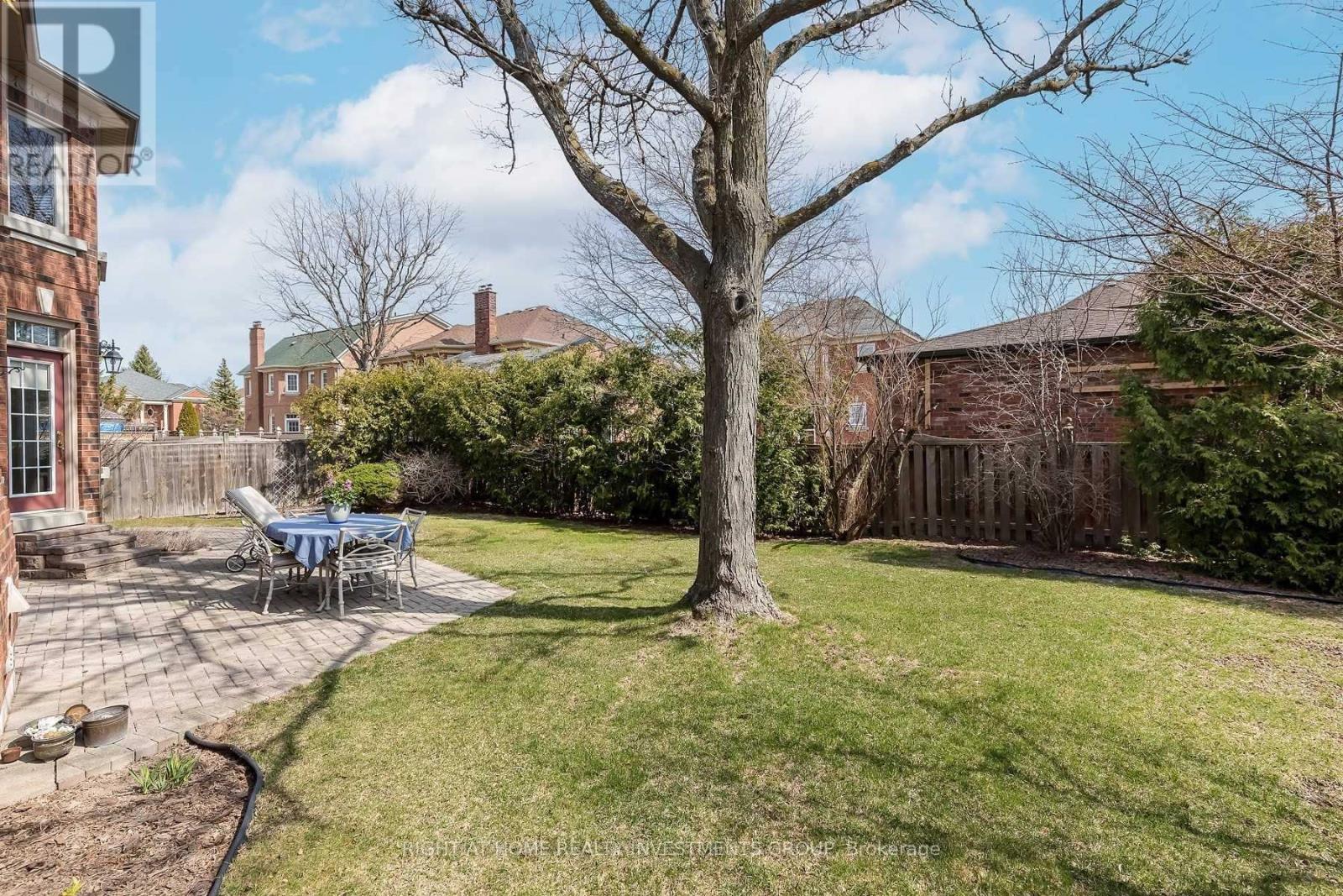 5 Falkland Place, Richmond Hill, Ontario  L4C 9P3 - Photo 4 - N12598450