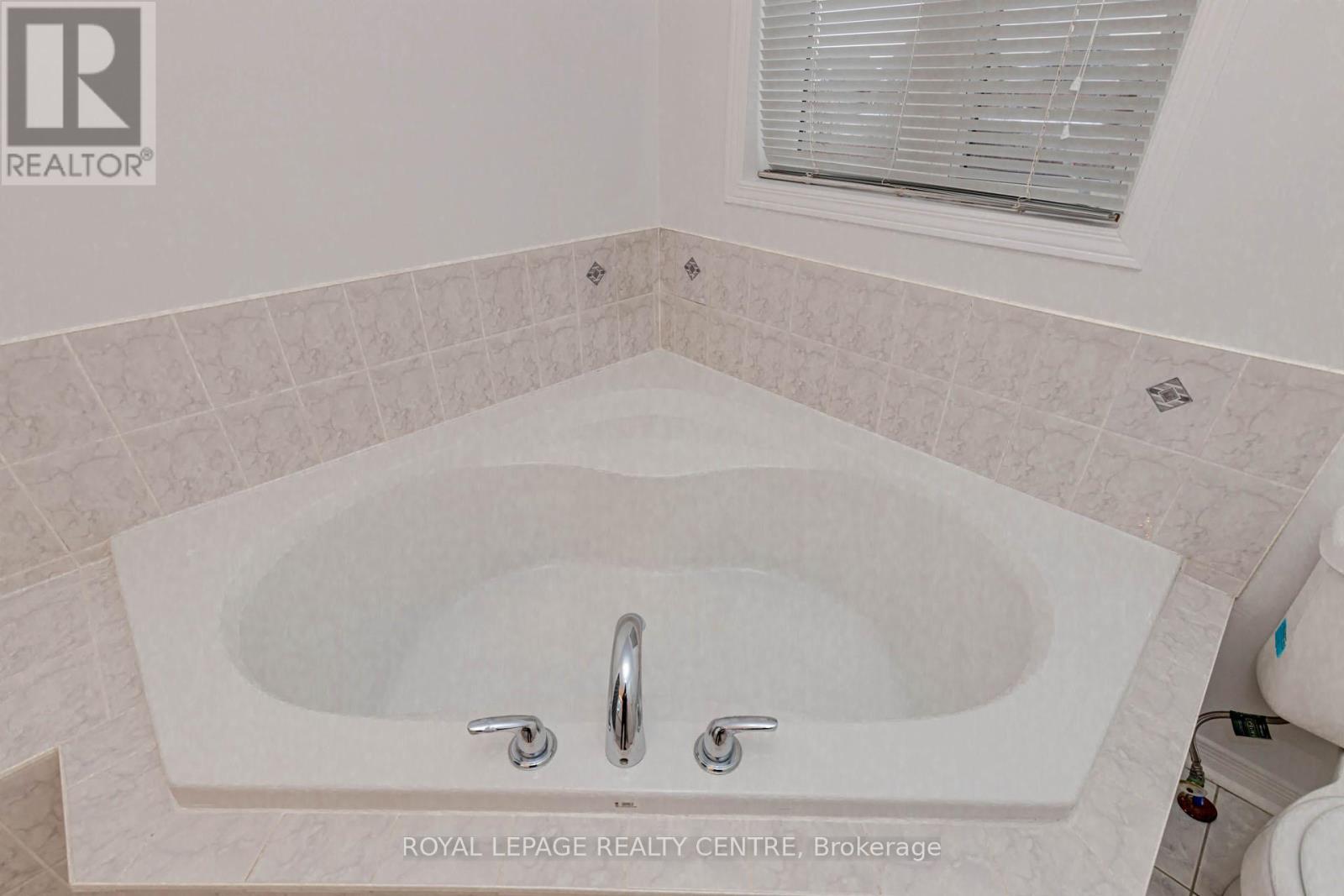 70 Charcoal Way, Brampton, Ontario L6Y 5R9 - Photo 20 - W12550574