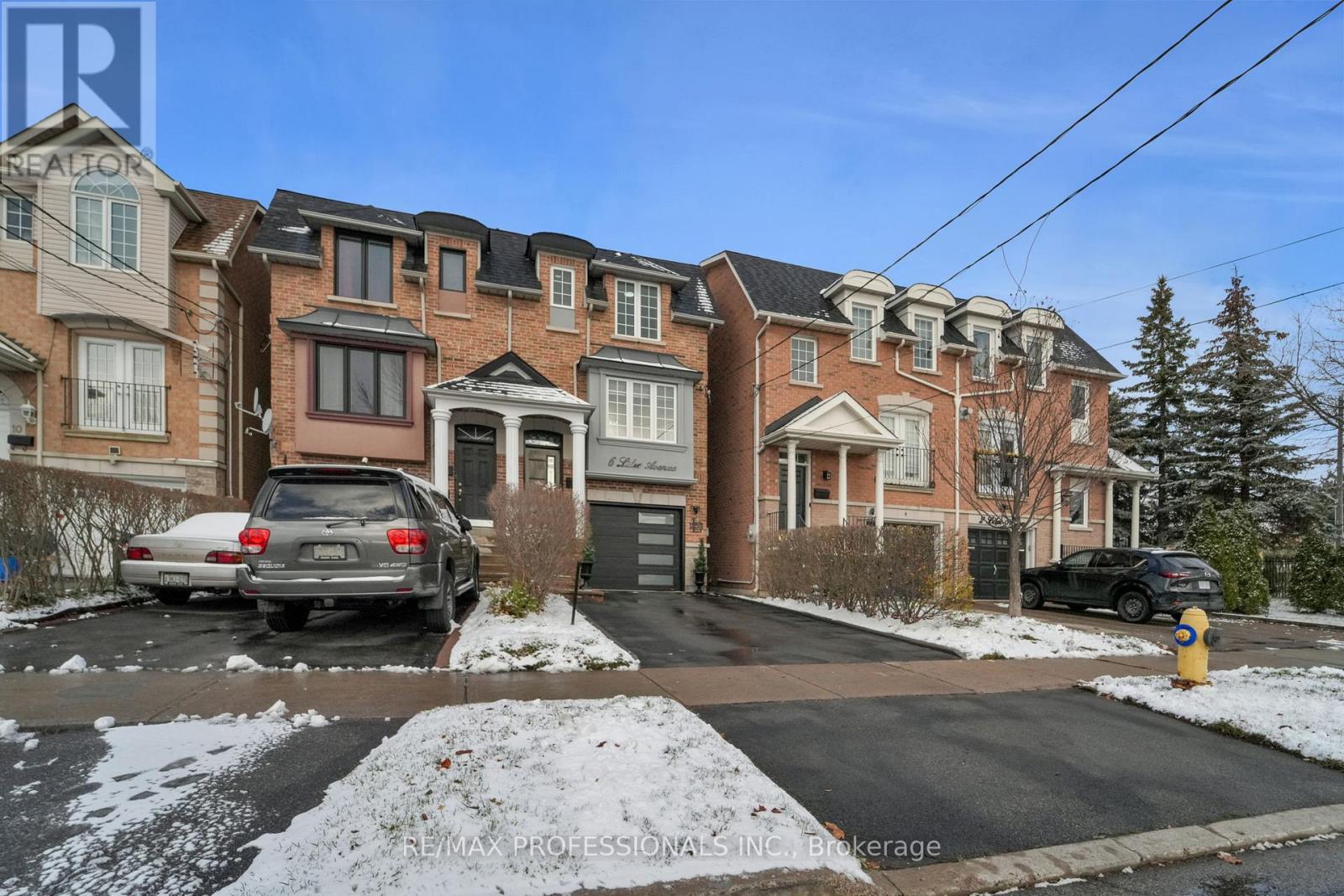 6 Lilac Avenue, Toronto, Ontario  M9M 1G3 - Photo 2 - W12598288