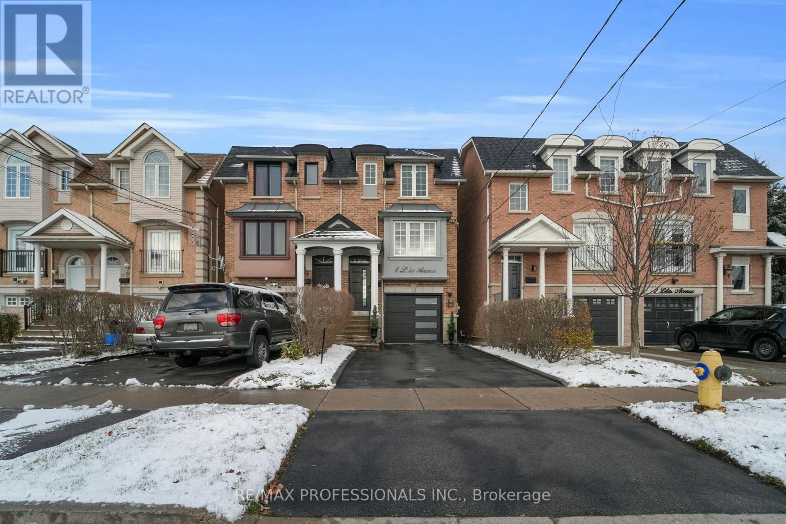 6 Lilac Avenue, Toronto, Ontario  M9M 1G3 - Photo 3 - W12598288