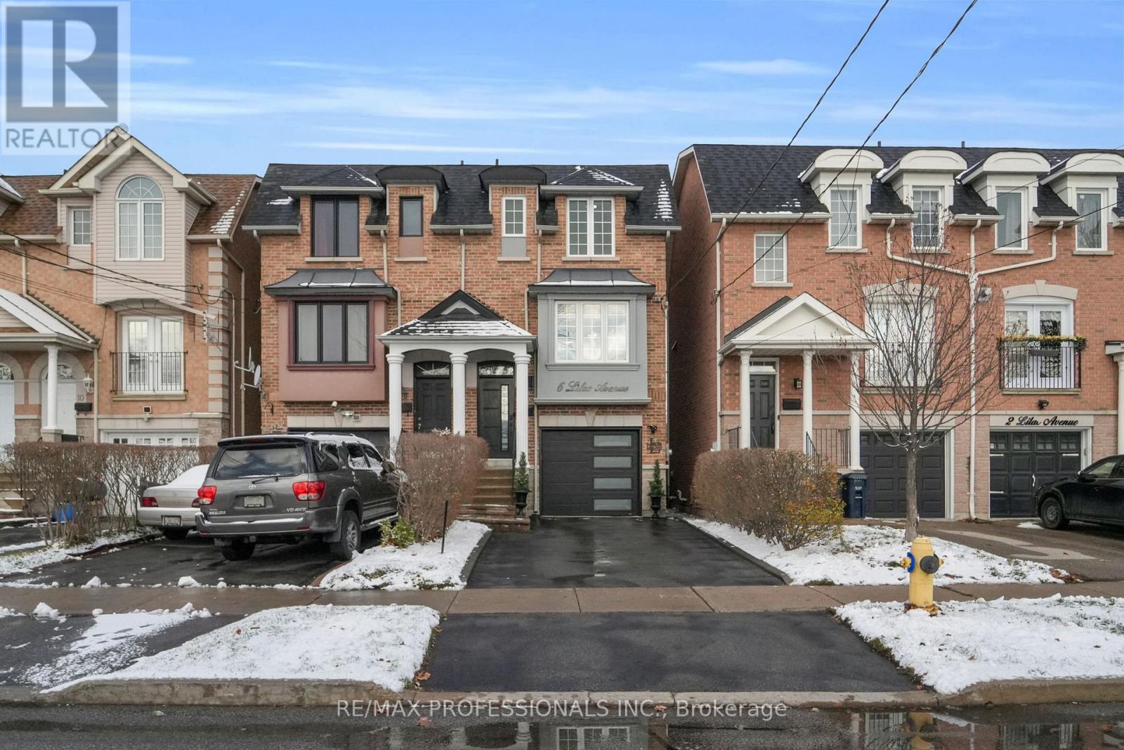 6 Lilac Avenue, Toronto, Ontario  M9M 1G3 - Photo 4 - W12598288