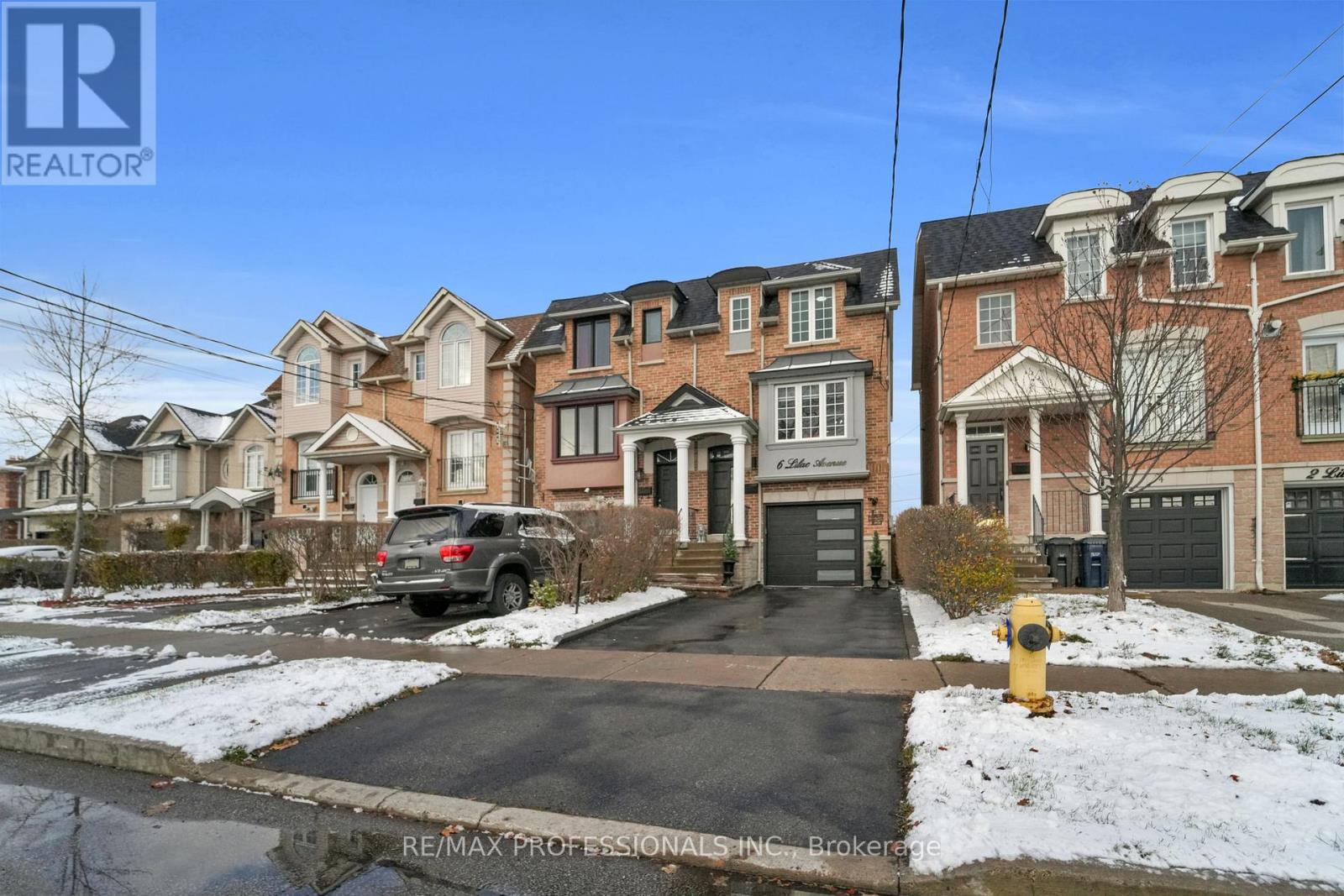 6 Lilac Avenue, Toronto, Ontario  M9M 1G3 - Photo 5 - W12598288