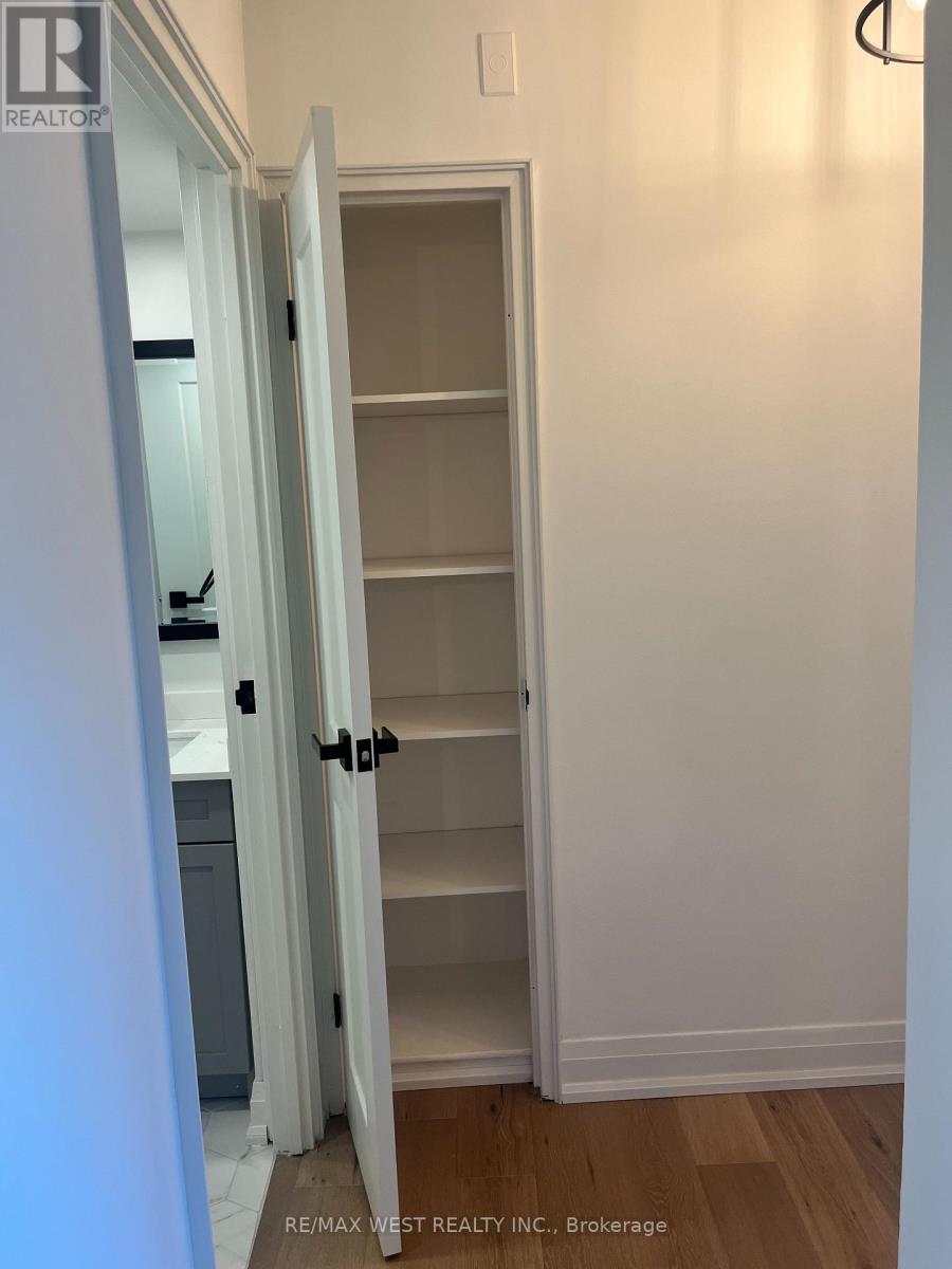 304 - 1535 Lakeshore Road E, Mississauga, Ontario  L5E 3E2 - Photo 16 - W12598318