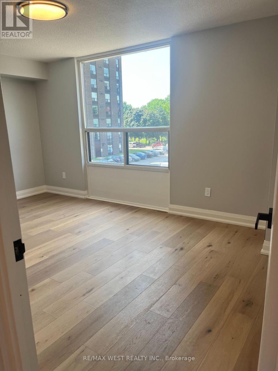 304 - 1535 Lakeshore Road E, Mississauga, Ontario  L5E 3E2 - Photo 26 - W12598318