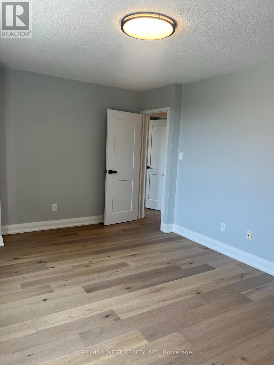 304 - 1535 Lakeshore Road E, Mississauga, Ontario  L5E 3E2 - Photo 28 - W12598318